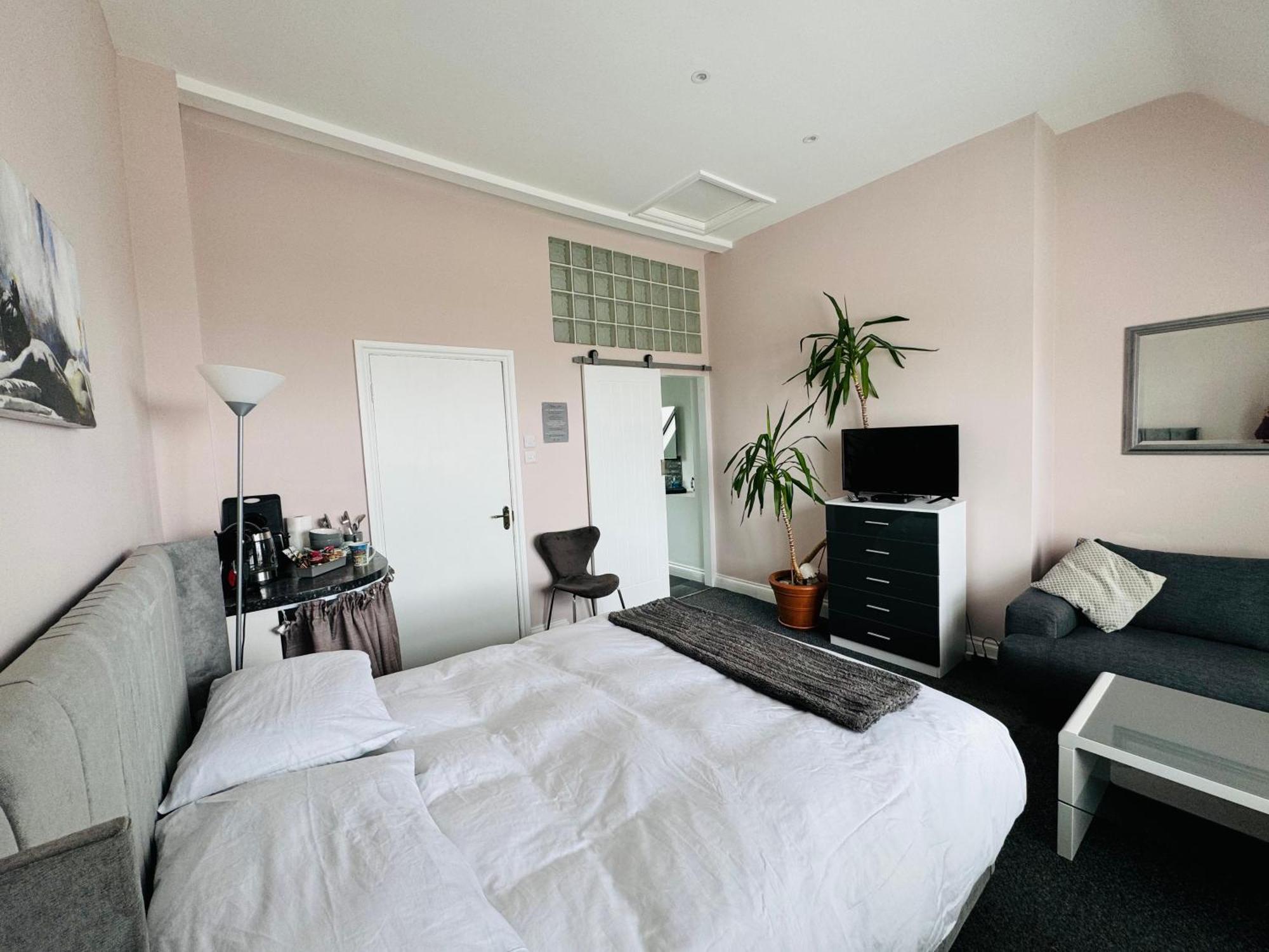 Penthouse Suite, Sea View, Close To Shops, Beach And Train St Leonards-on-Sea ภายนอก รูปภาพ