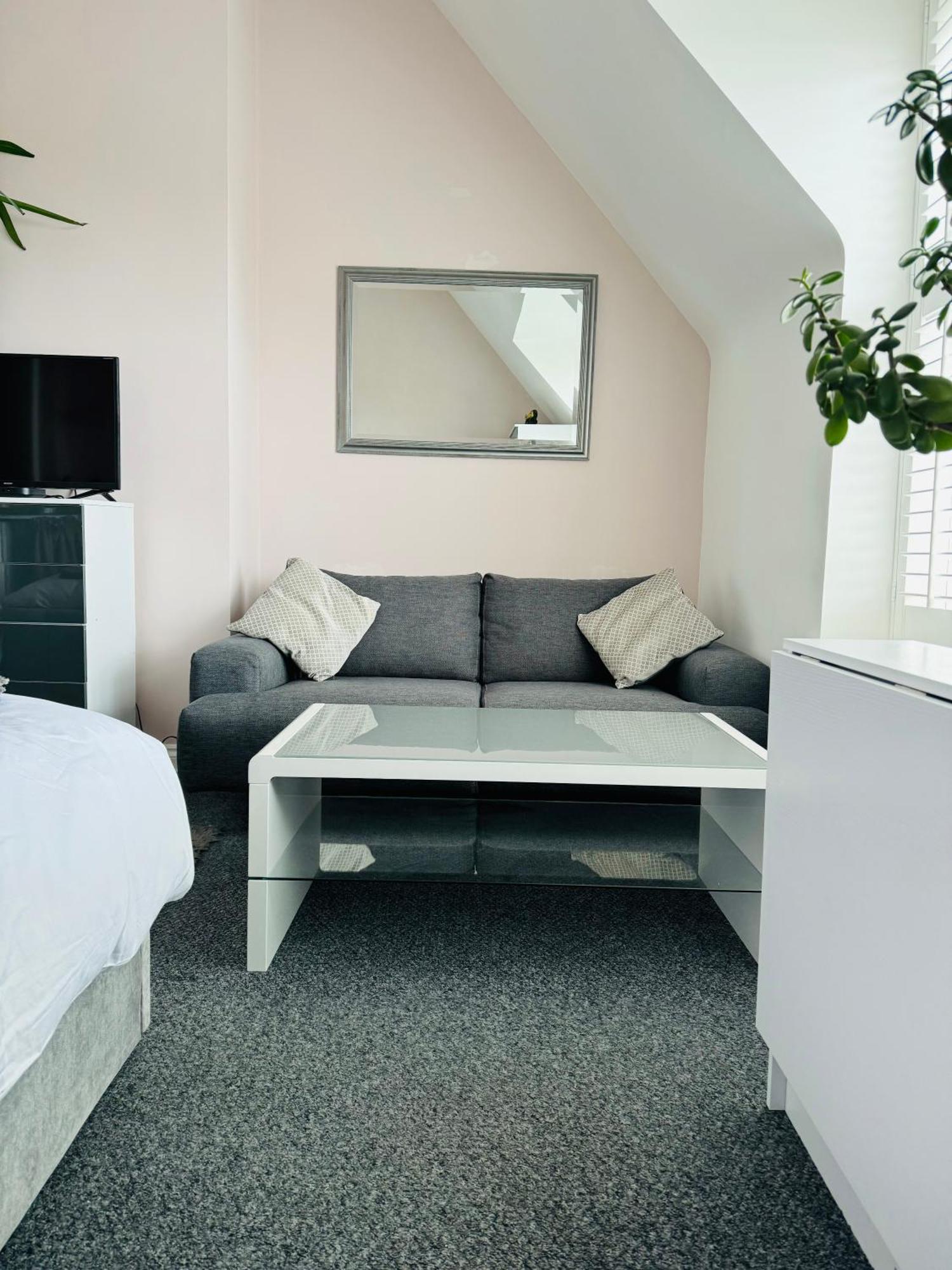 Penthouse Suite, Sea View, Close To Shops, Beach And Train St Leonards-on-Sea ภายนอก รูปภาพ